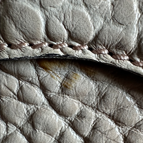 Burberry Orchard Cream Heritage Grain Leather bonus Burberry GWP Passport Holder - Picture 12 of 15